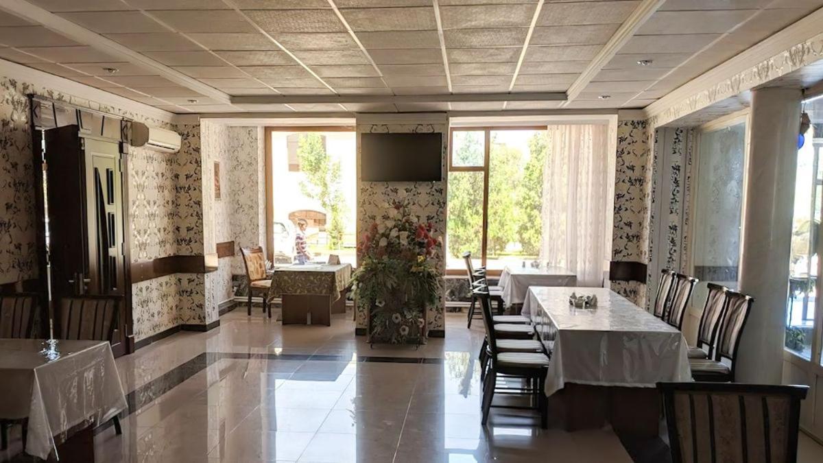 Hôtel Reikartz Ourguentch Extérieur photo