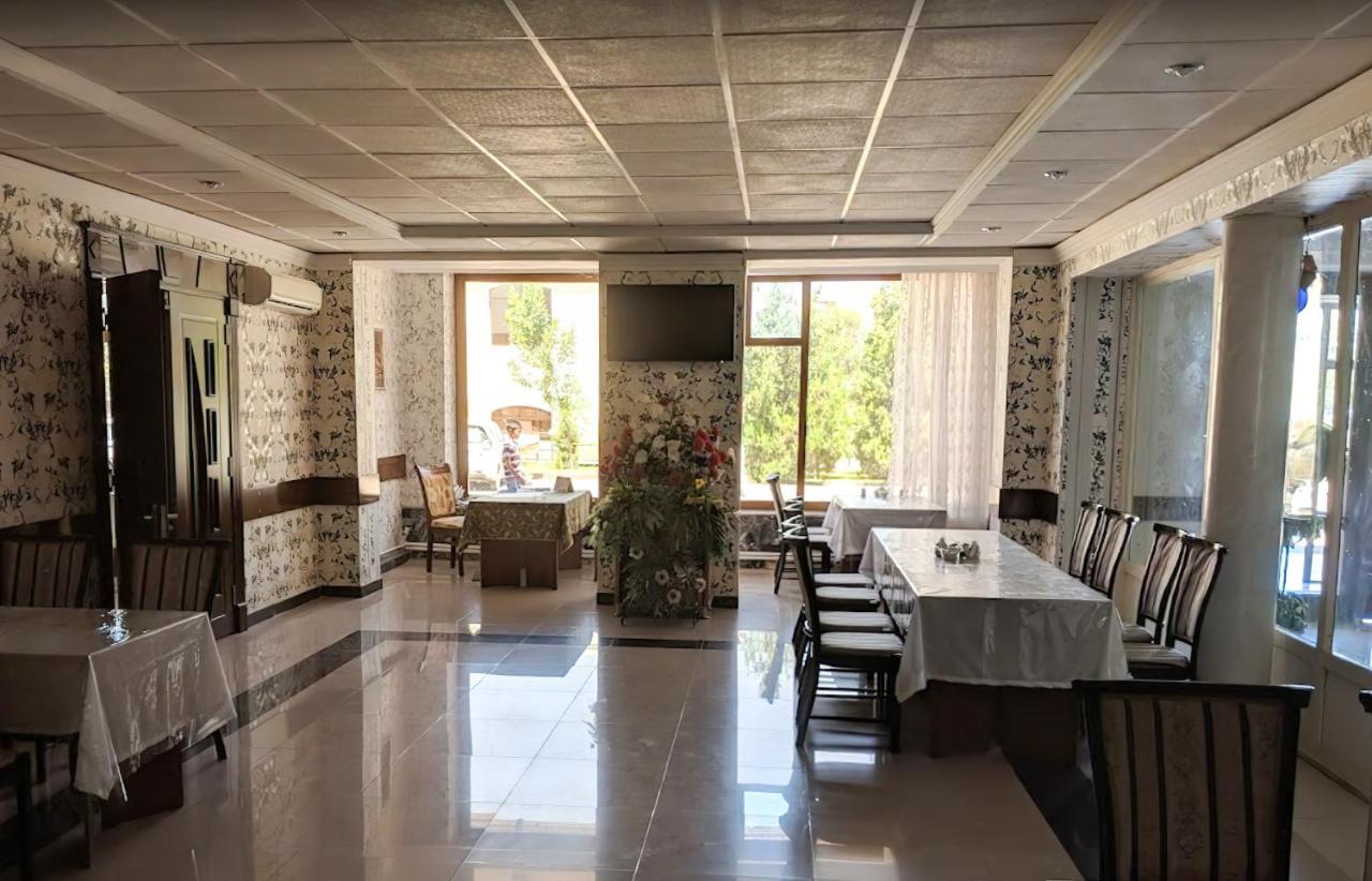 Hôtel Reikartz Ourguentch Extérieur photo