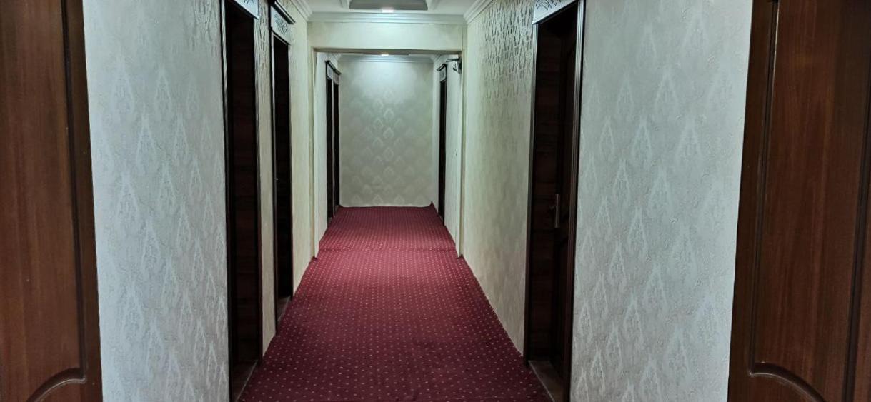 Hôtel Reikartz Ourguentch Extérieur photo
