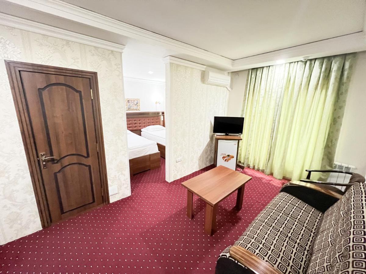 Hôtel Reikartz Ourguentch Extérieur photo