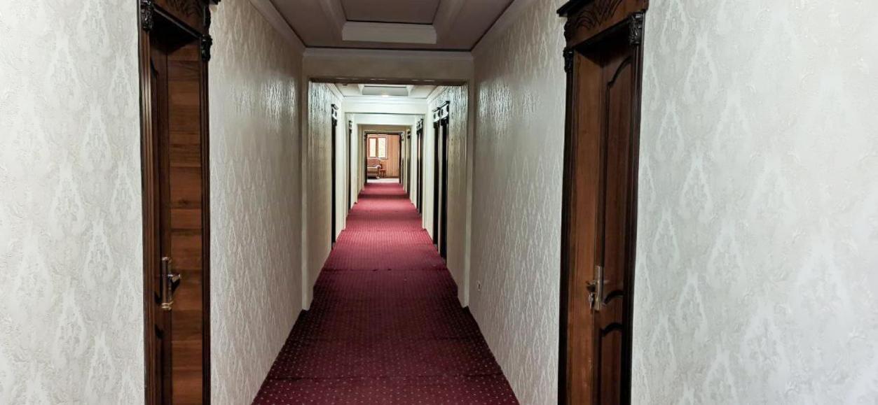 Hôtel Reikartz Ourguentch Extérieur photo
